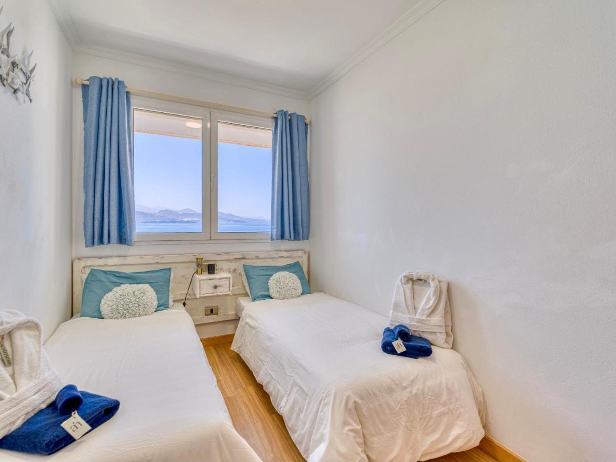 2 Bedrooms & Spectacular Views In Part Of Canteras Las Palmas / Gran Canaria